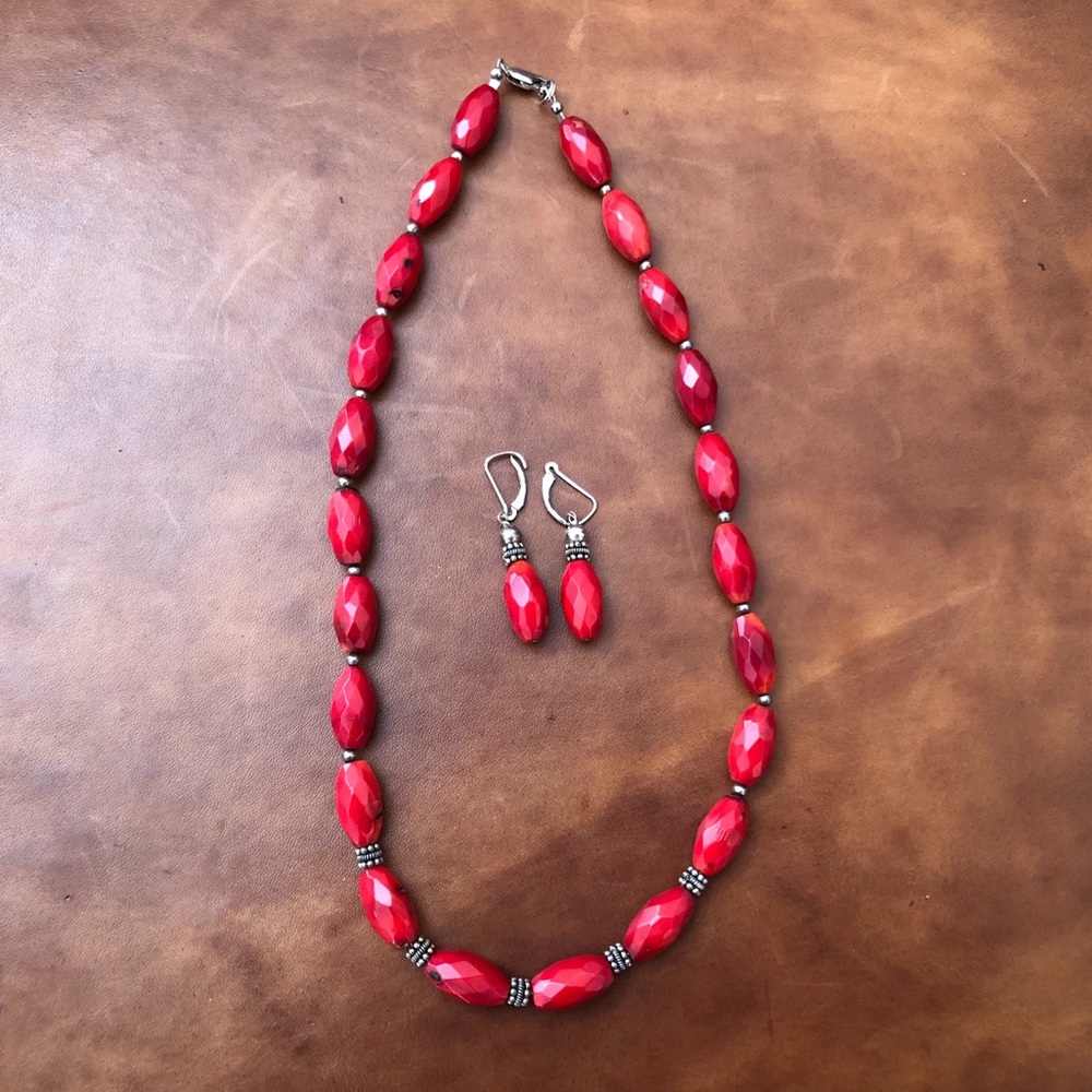 Necklace and earring set